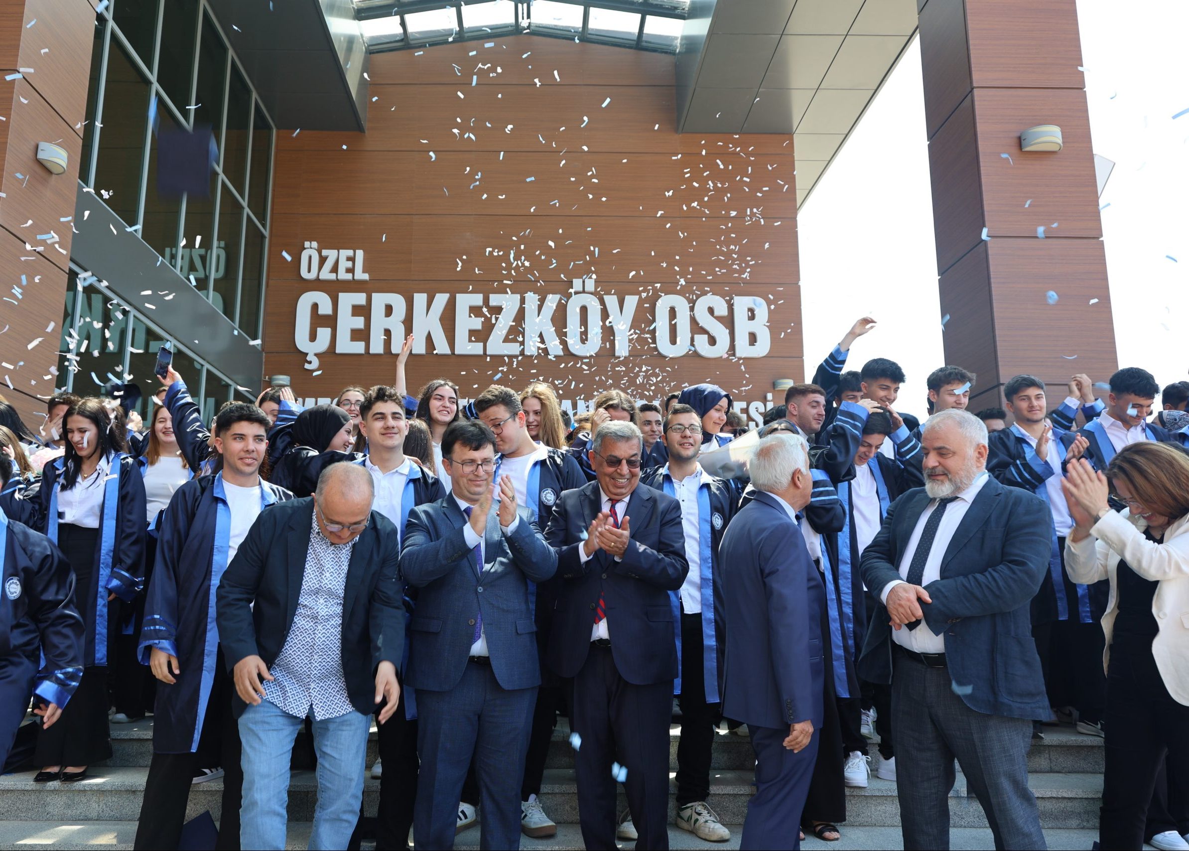 Özel ÇOSB Mesleki ve Teknik Anadolu Lisesi’nde mezuniyet coşkusu…