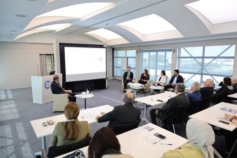 ÇOSB’de Yenilikçi Enerji ve Hidrojen Teknolojileri Paneli Düzenlendi.