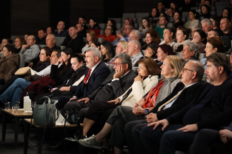 Sanatseverler ÇOSB’da Buluştu: Pembe Pırlantalar Büyük İlgi Gördü