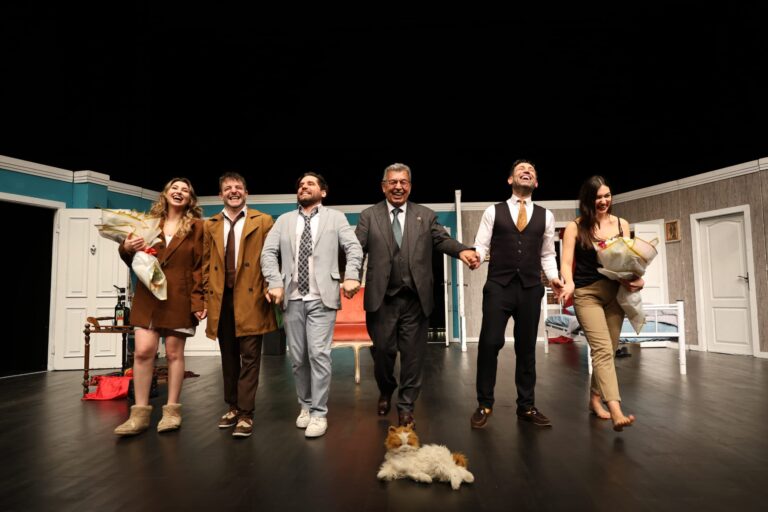 Sanatseverler ÇOSB’da Buluştu: Pembe Pırlantalar Büyük İlgi Gördü